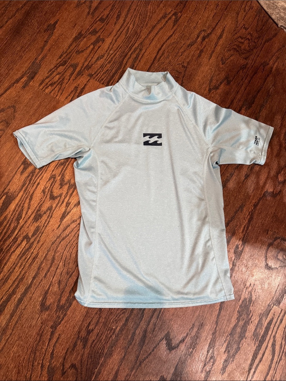 Billabong Pale Blue Short Sleeve Rash Guard with Center Logo Youth Large (14)